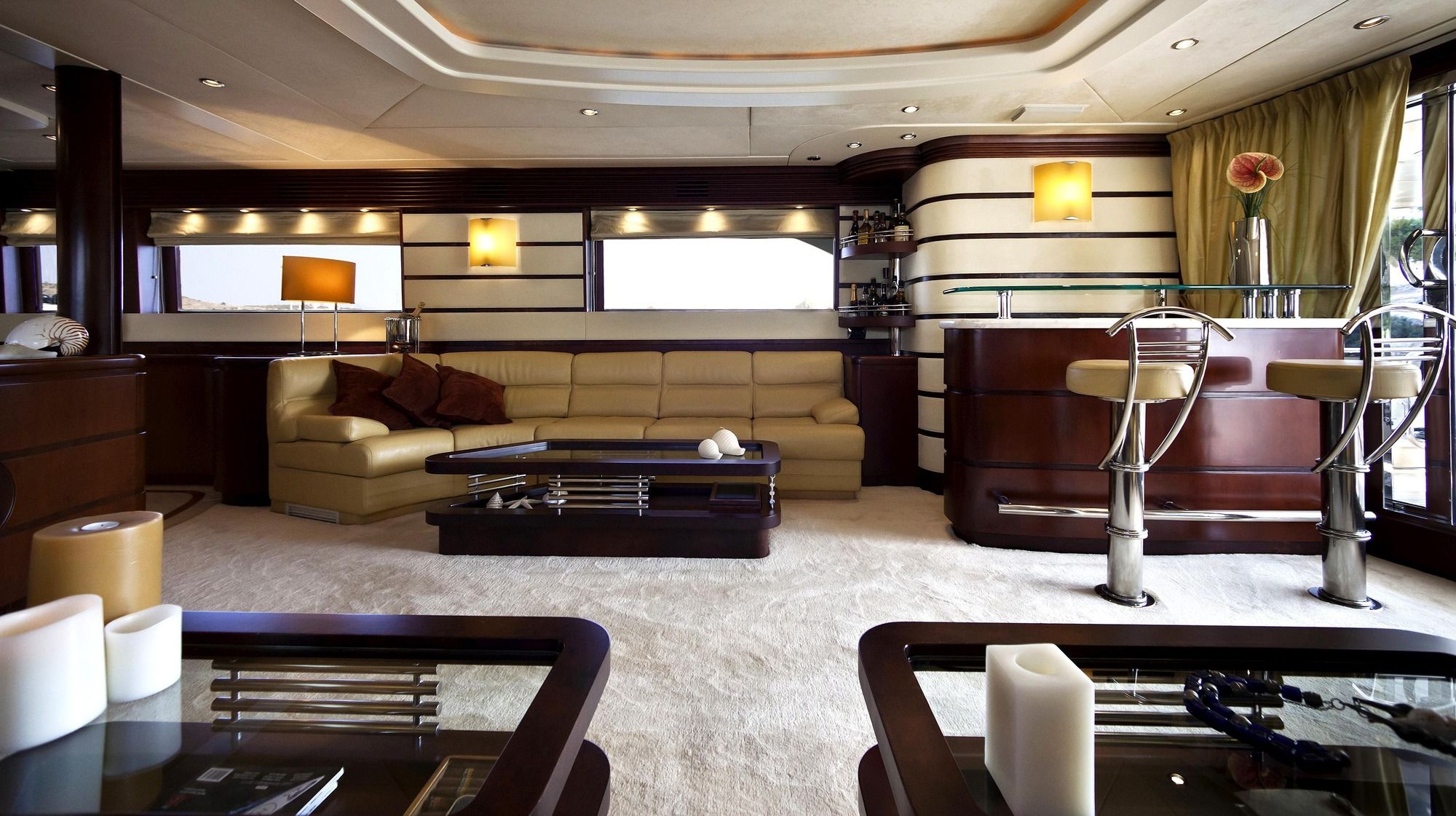 LADY P - Crewed Motor Yacht - Salon