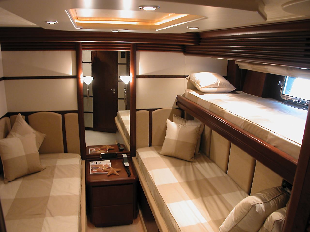 LADY P - Crewed Motor Yacht - Twin with Pullman