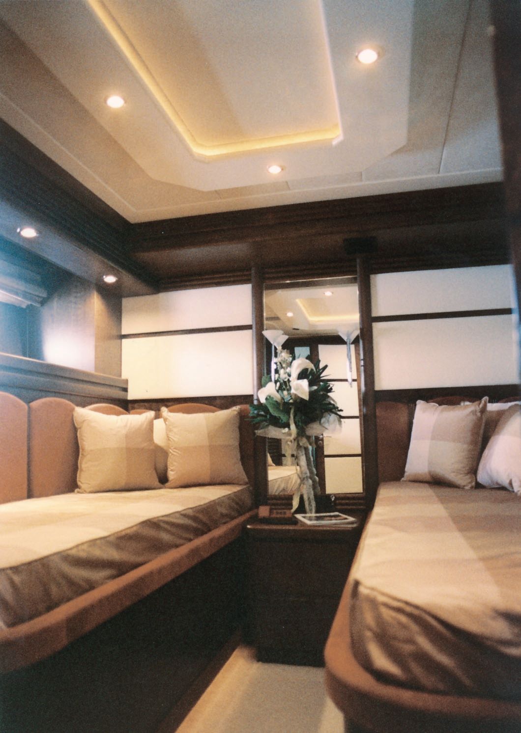 LADY P - Crewed Motor Yacht - Twin