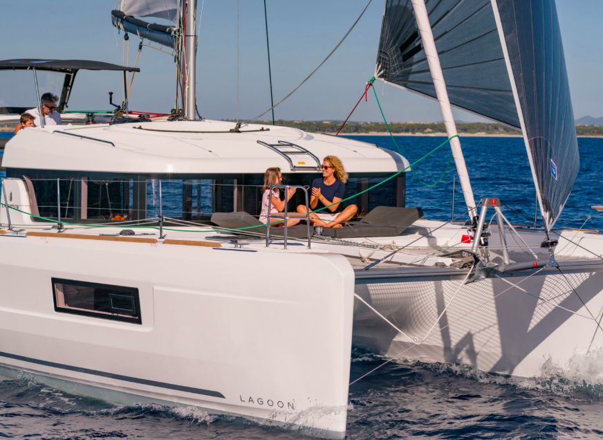 Lagoon 40 - Under sail
