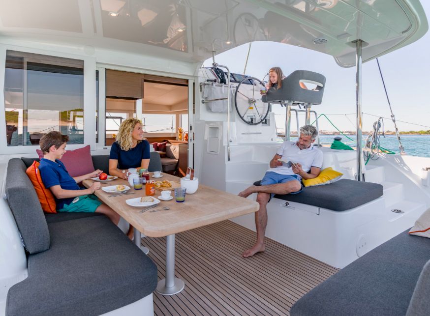 Lagoon 40 - Cockpit