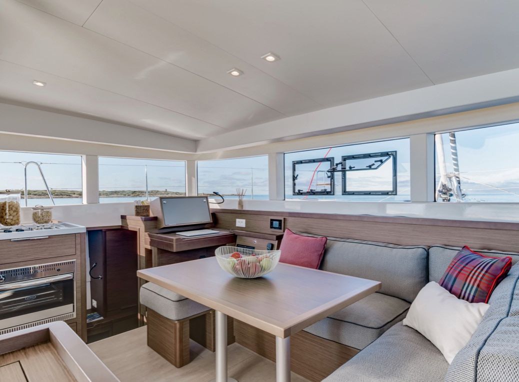 Lagoon 40 Salon