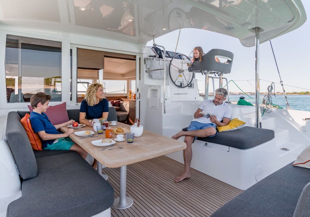 Lagoon 40 Dining