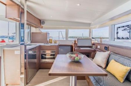 Lagoon 40 - Saloon/Galley
