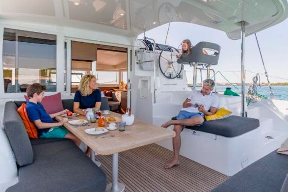 Lagoon 40 - Cockpit