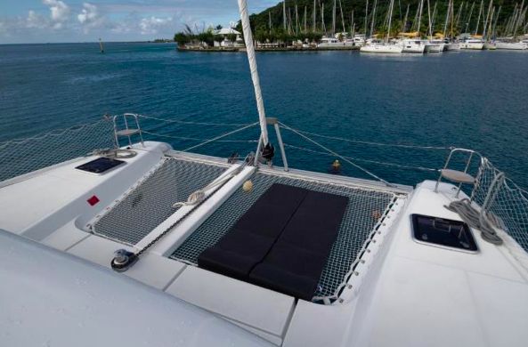 Lagoon 42 - Front