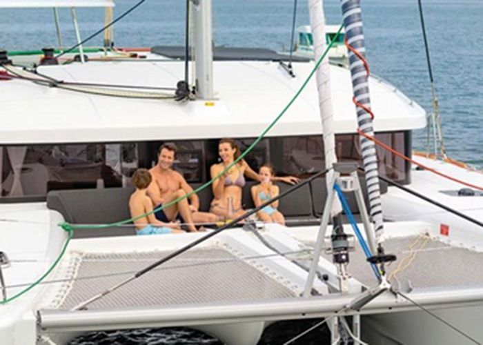 Lagoon 450 - Trampoline