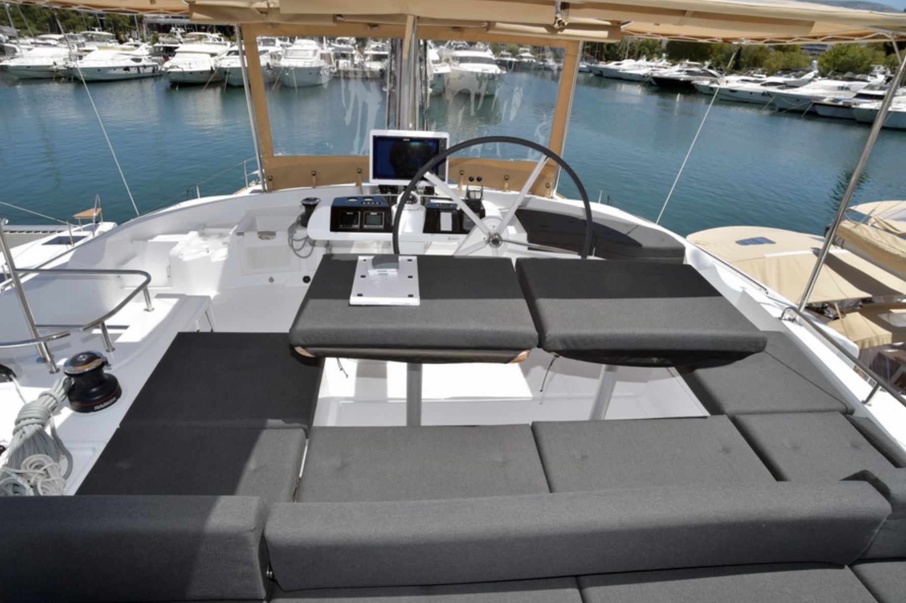 Lagoon 52F Helm