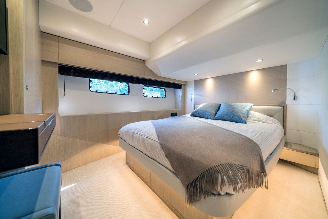 LARIMAR II - Princess 84