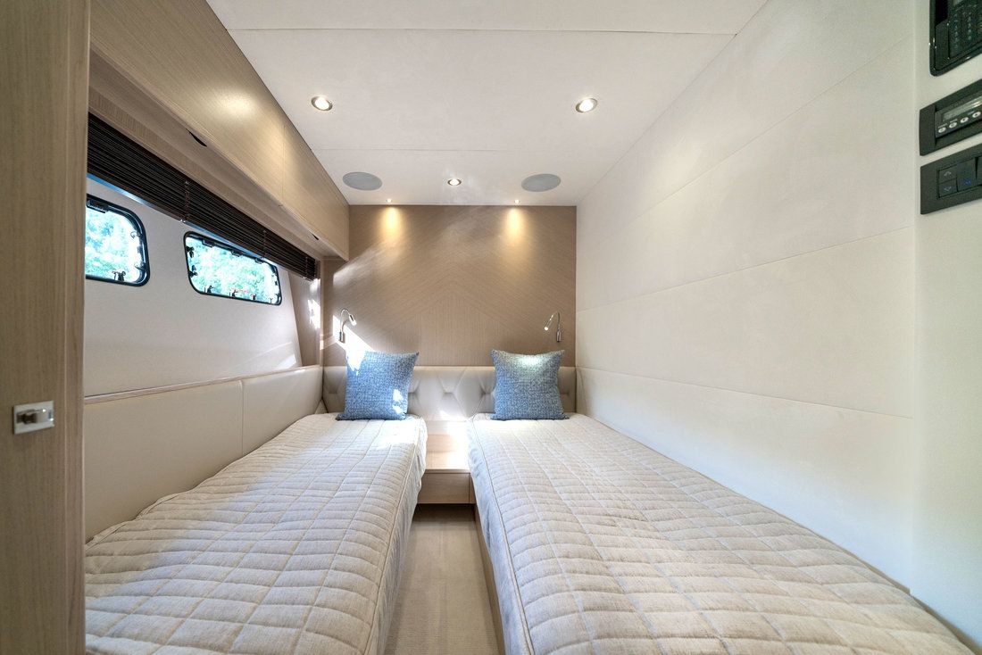 LARIMAR II - Princess 84