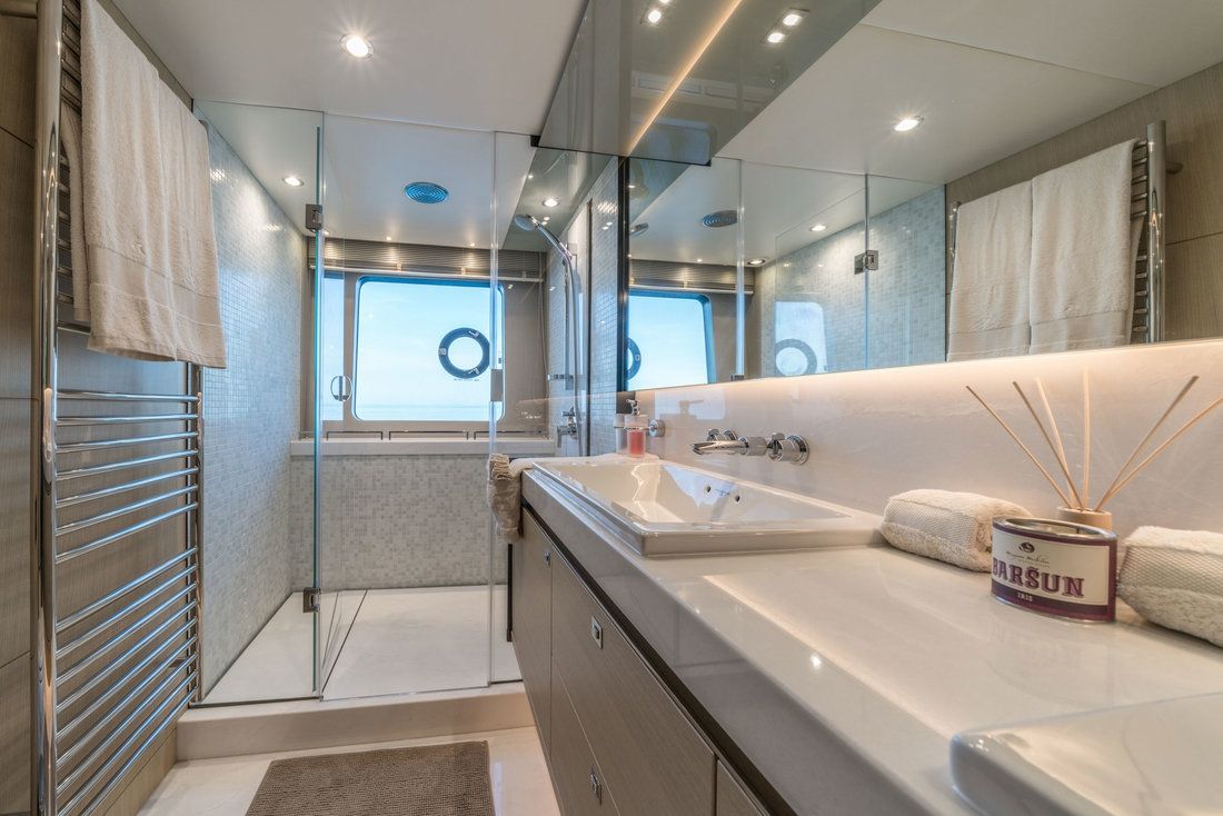 LARIMAR II - Princess 84