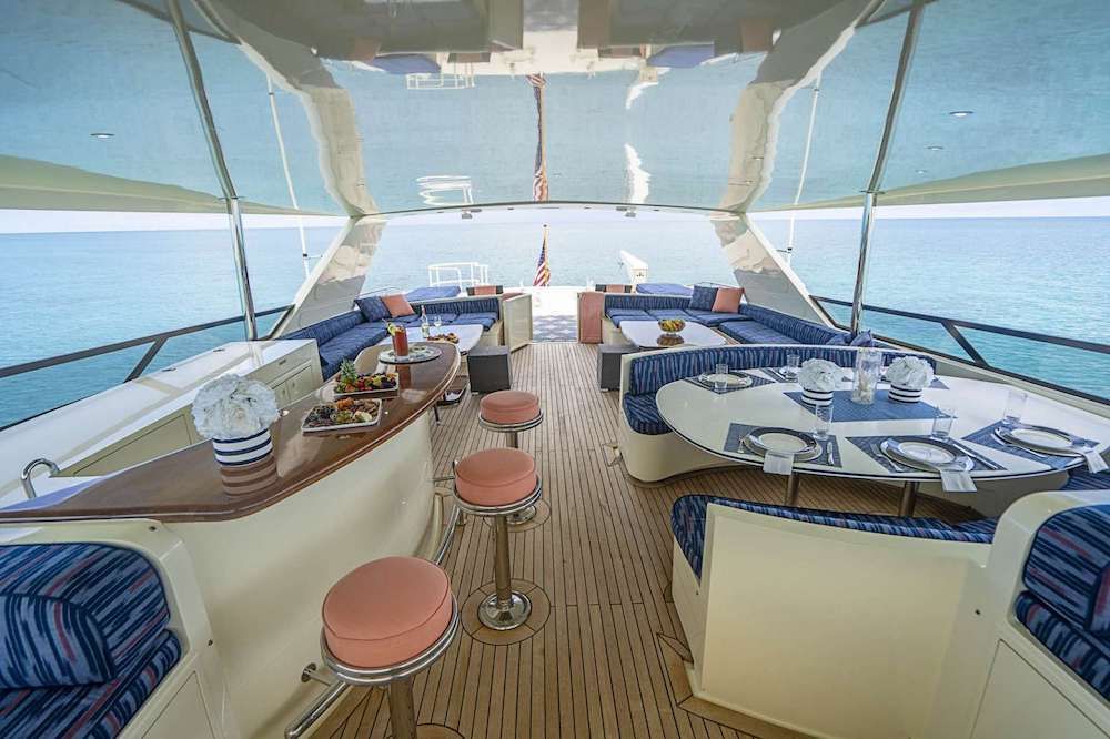 LEGACY Motor Yacht Flybridge