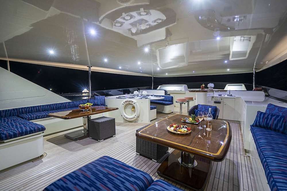 LEGACY Motor Yacht Flybridge 1