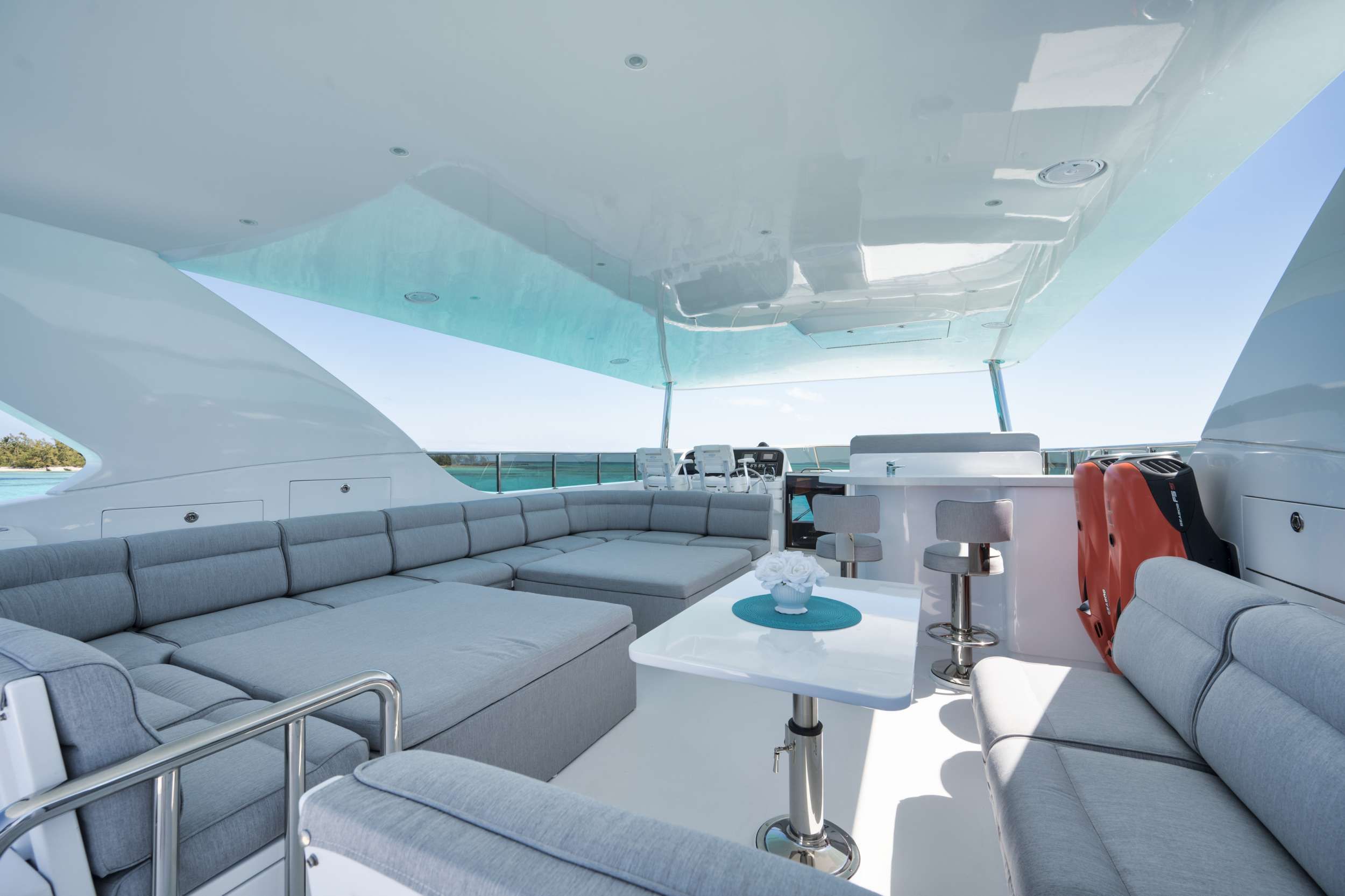LIMITLESS Crewed Motor Yacht Flybridge