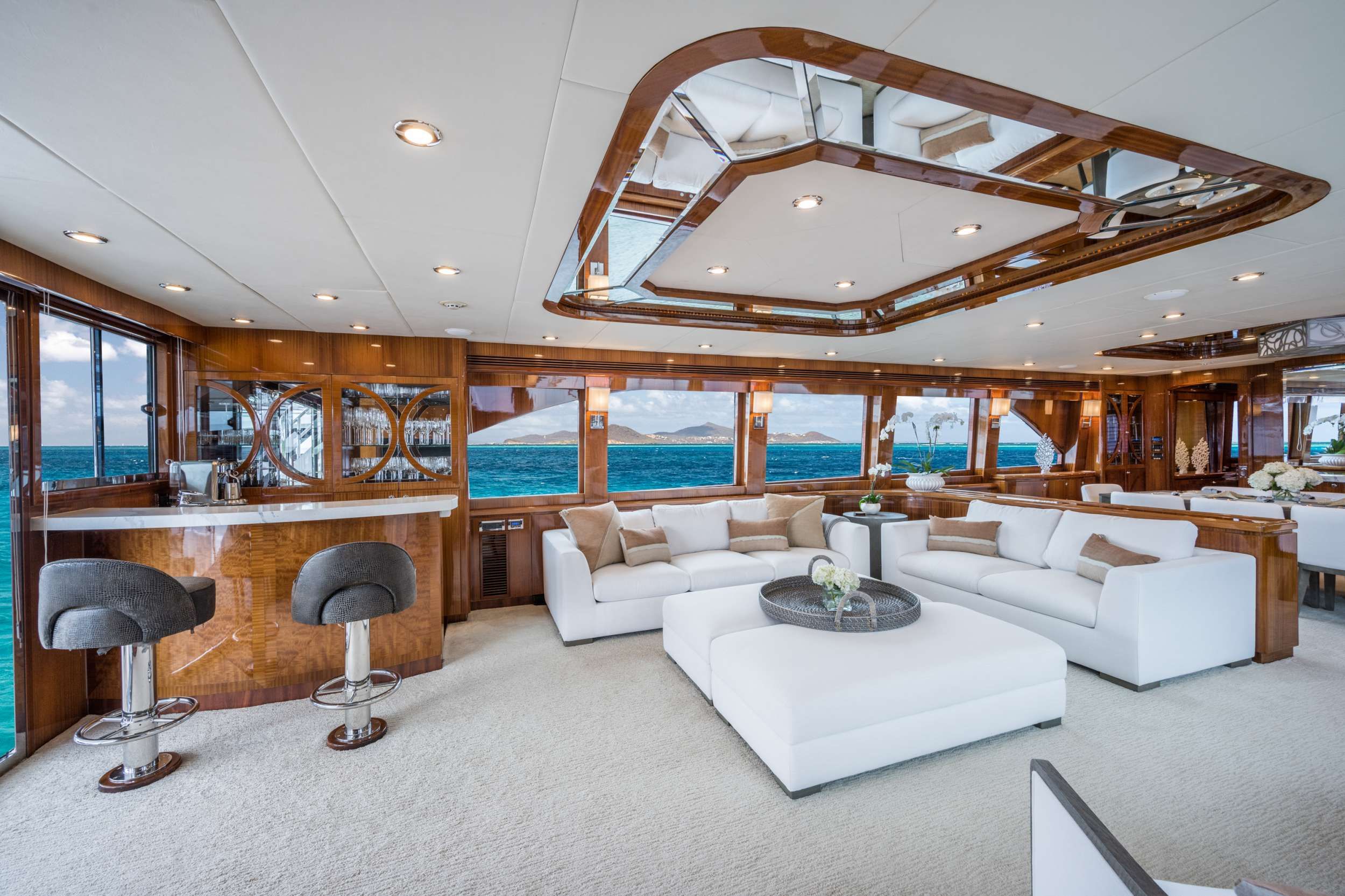 LIMITLESS Crewed Motor Yacht Salon