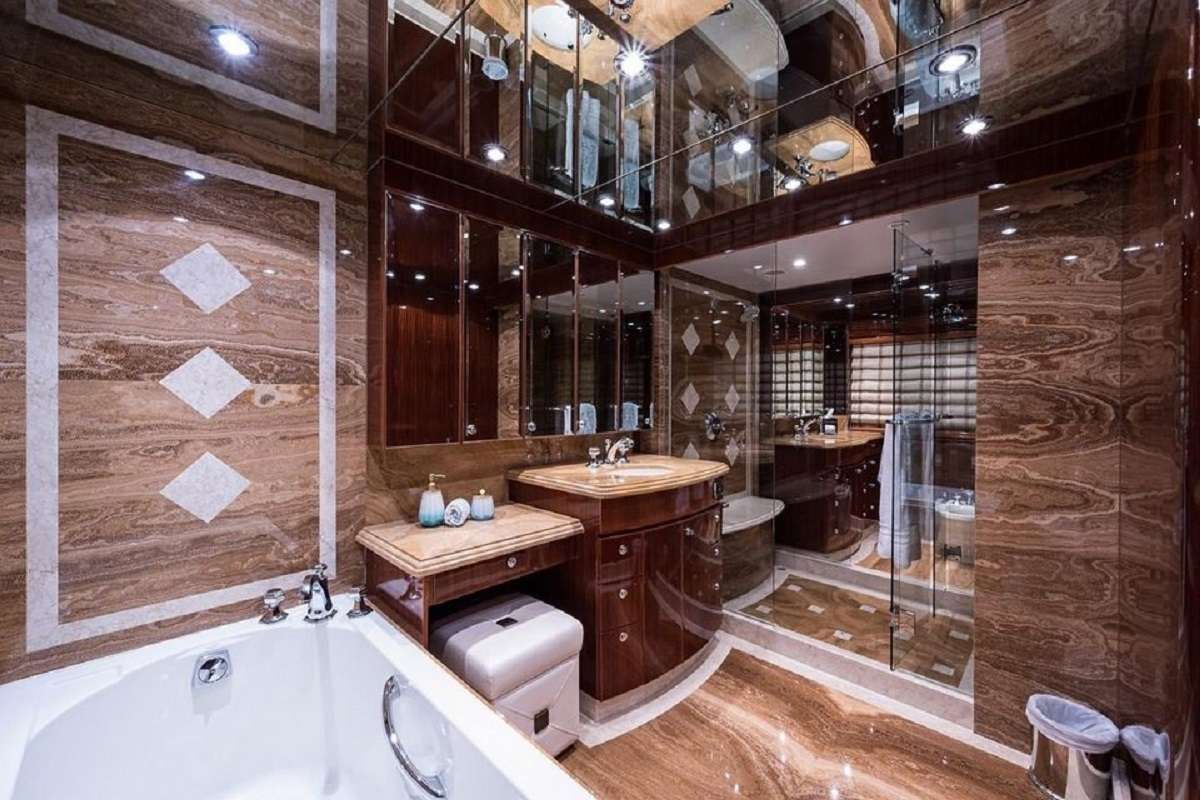 LIMITLESS Crewed Motor Yacht Master Ensuite