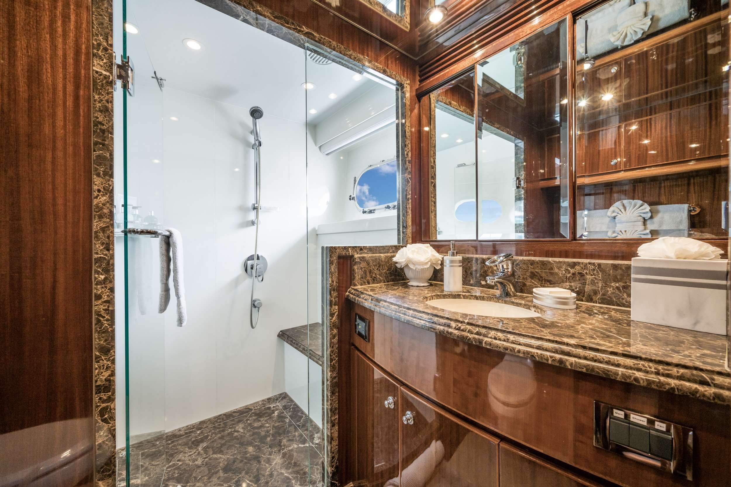 LIMITLESS Crewed Motor Yacht Queen Ensuite