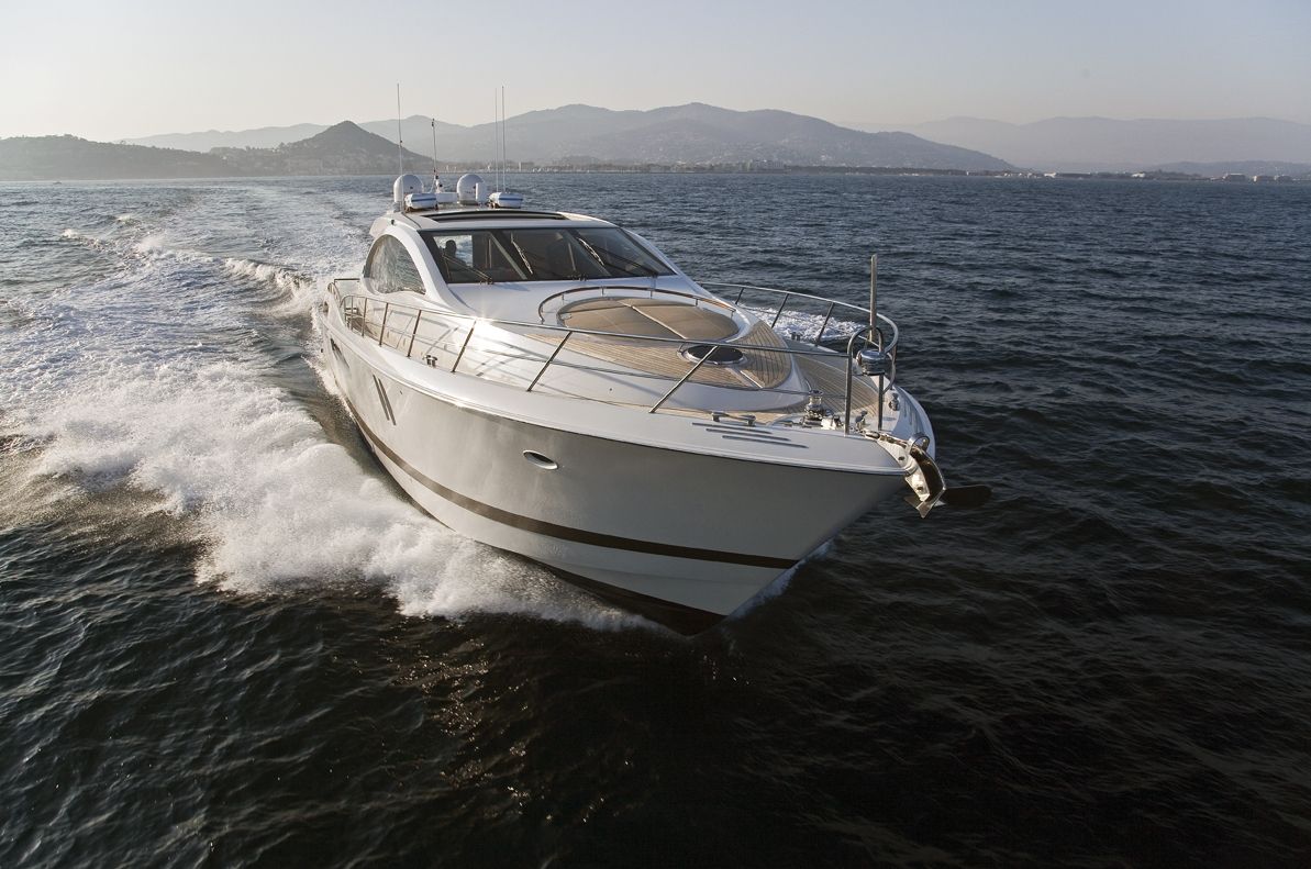 LIZZI Lazzara 75 Luxury Motoryacht Running