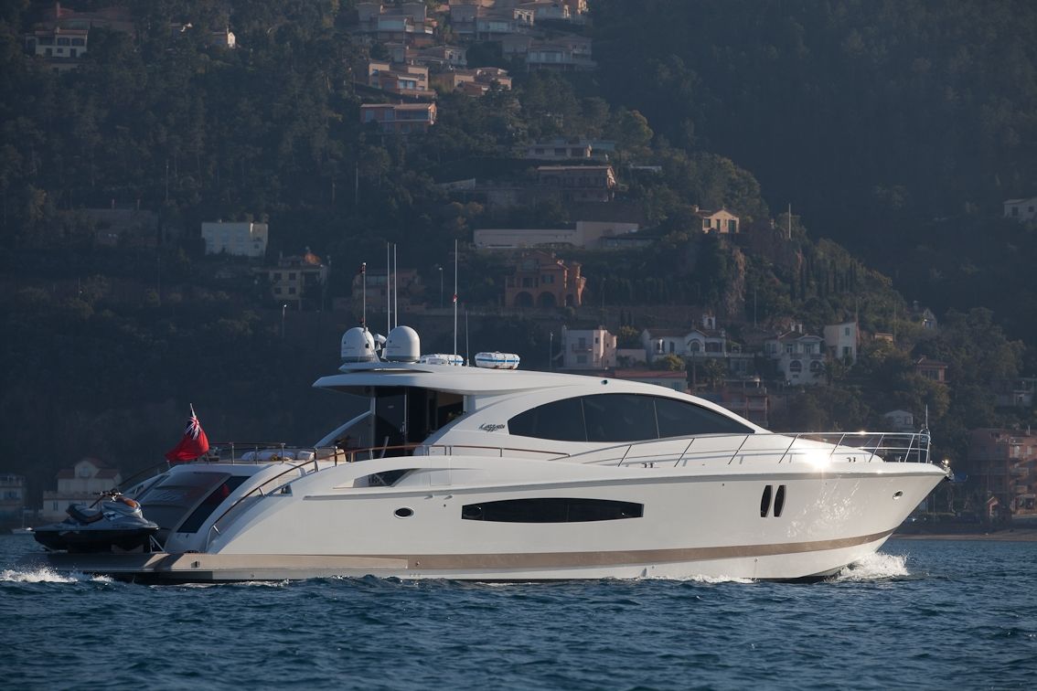 LIZZI Lazzara 75 Luxury Motoryacht Side View