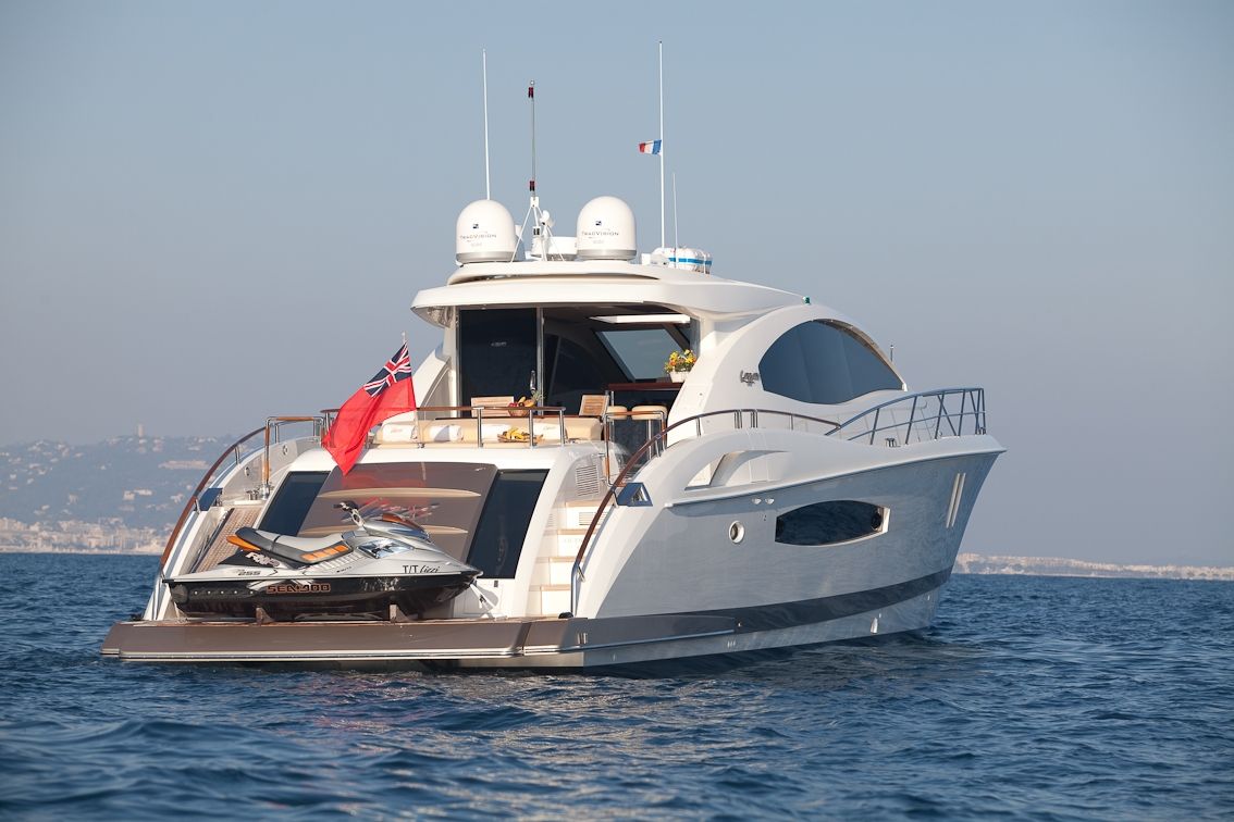 LIZZI Lazzara 75 Luxury Motoryacht Rear