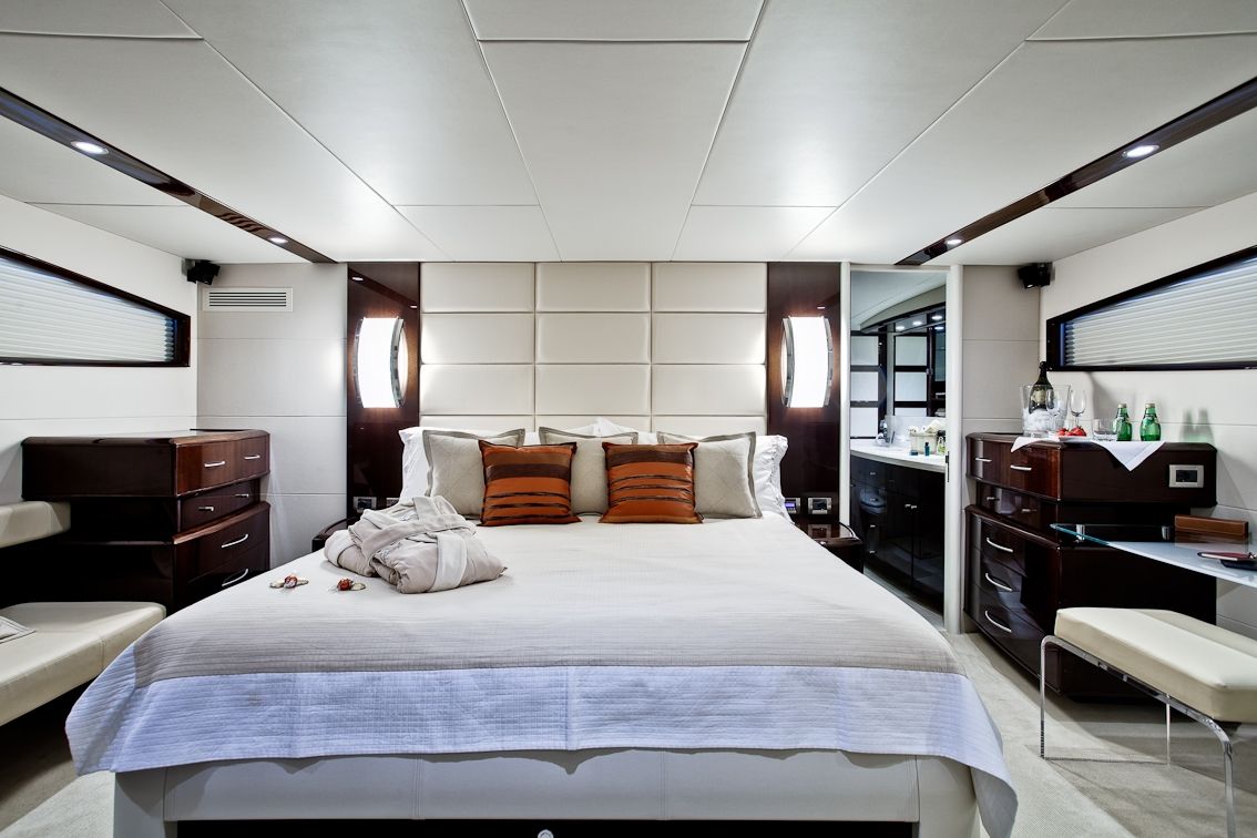 LIZZI Lazzara 75 Luxury Motoryacht Master Cabin