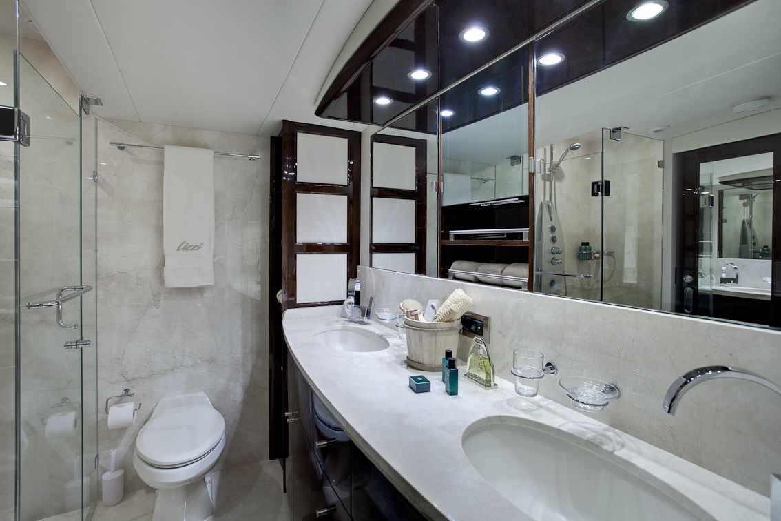 LIZZI Lazzara 75 Luxury Motoryacht Marble Bathroom