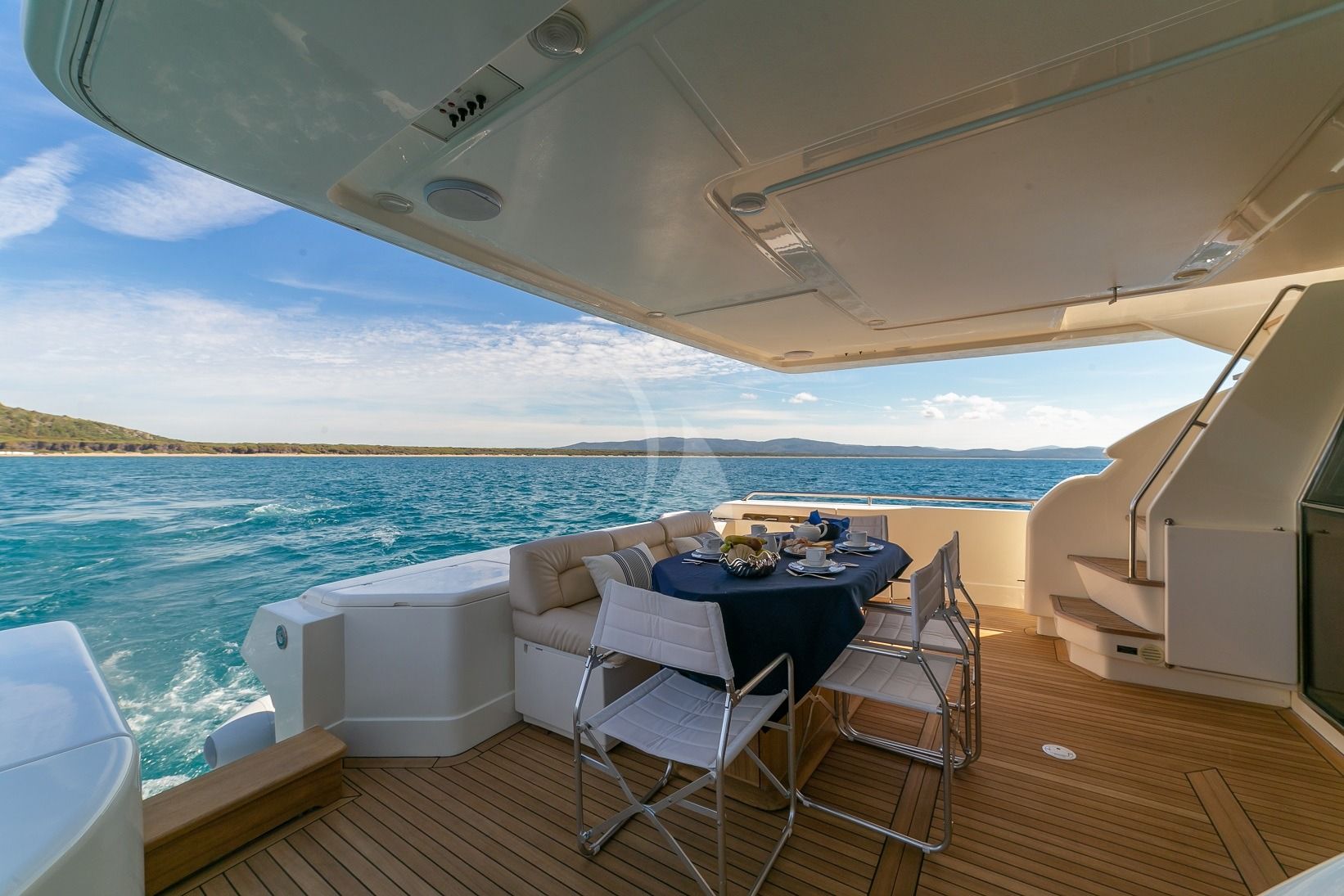MAITE Ferretti 72 Cockpit
