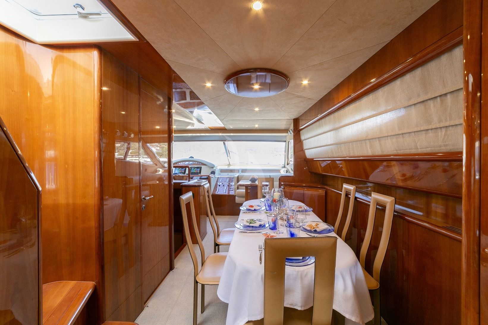 MAITE Ferretti 72 Dining