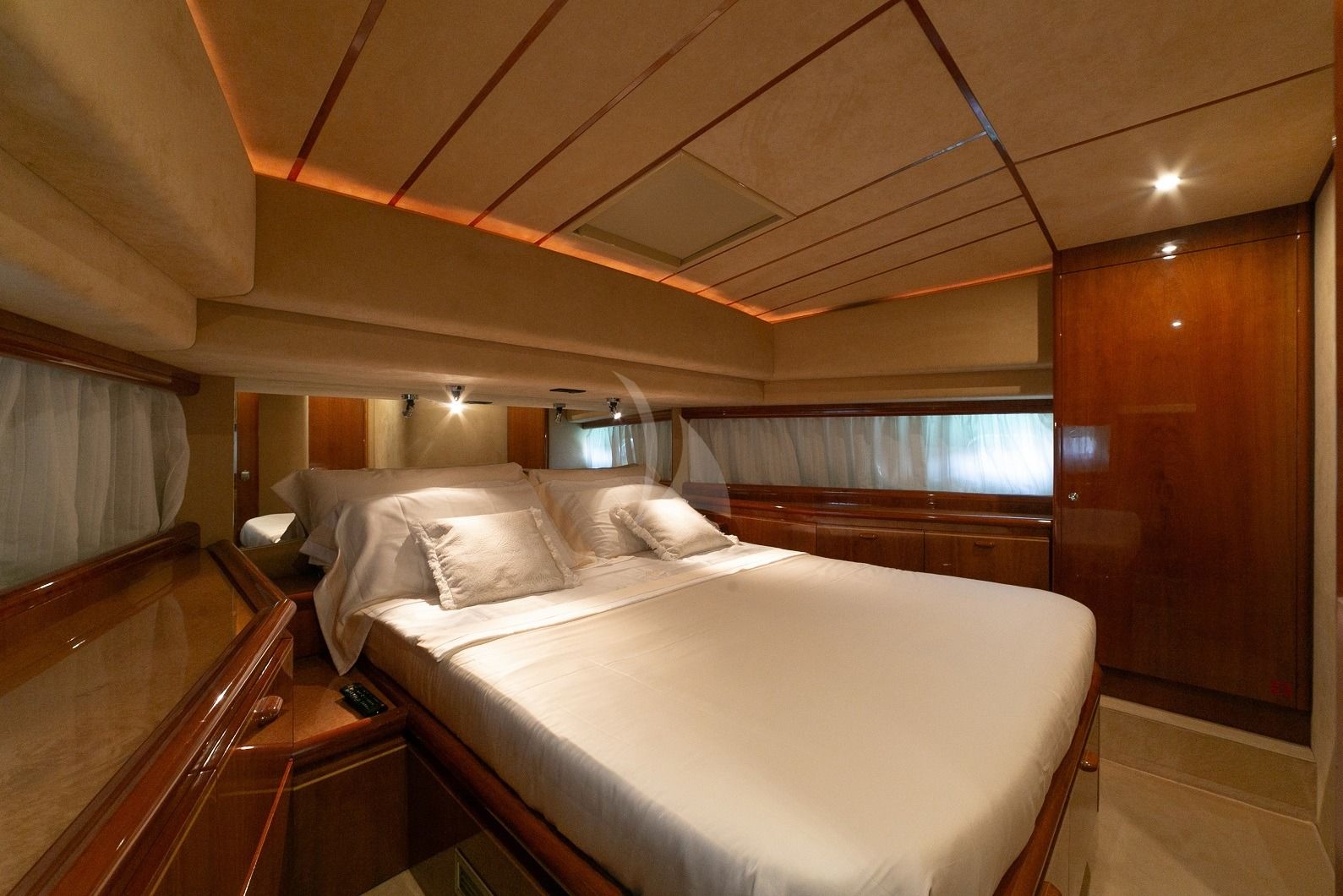 MAITE Ferretti 72 Cabin
