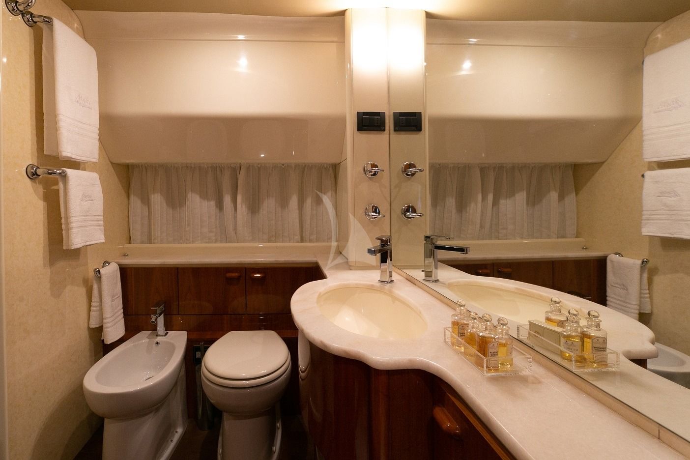 MAITE Ferretti 72 Bathroom