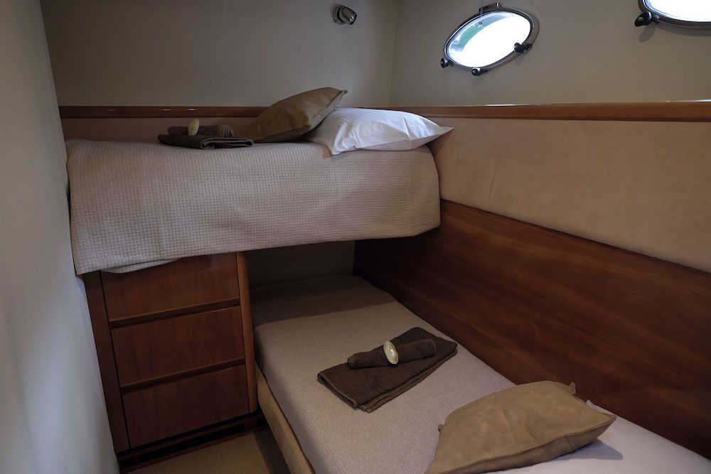 Princess V65 - Twin Cabin