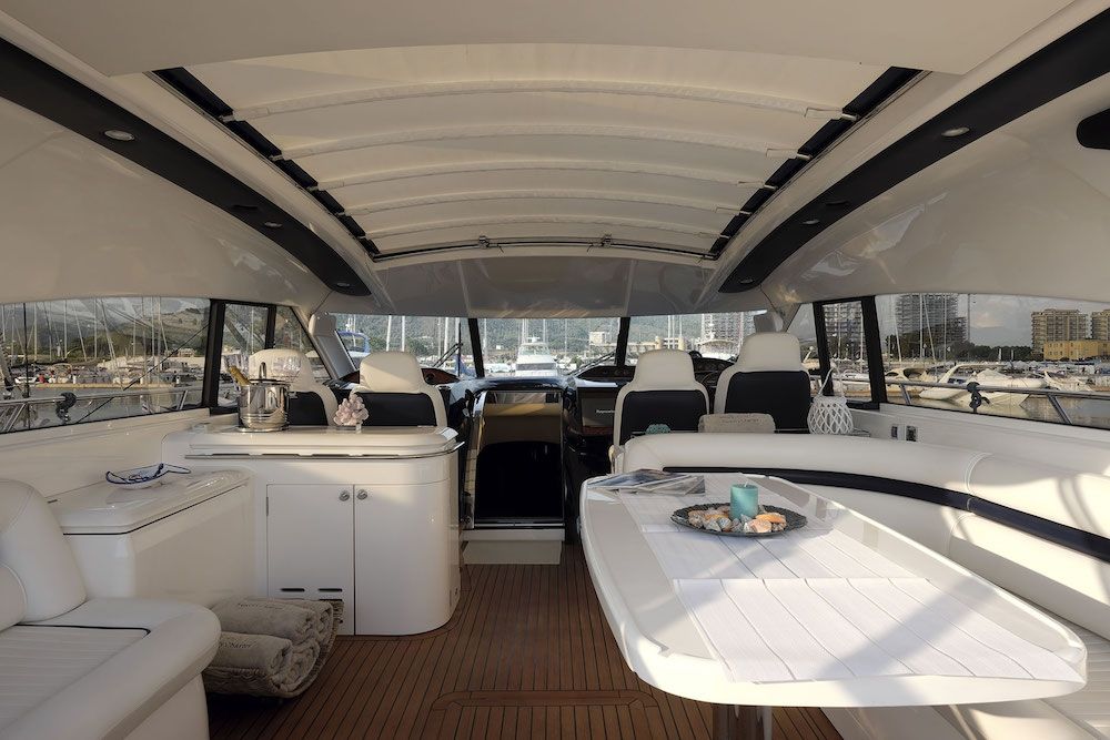Princess V65 - Helm