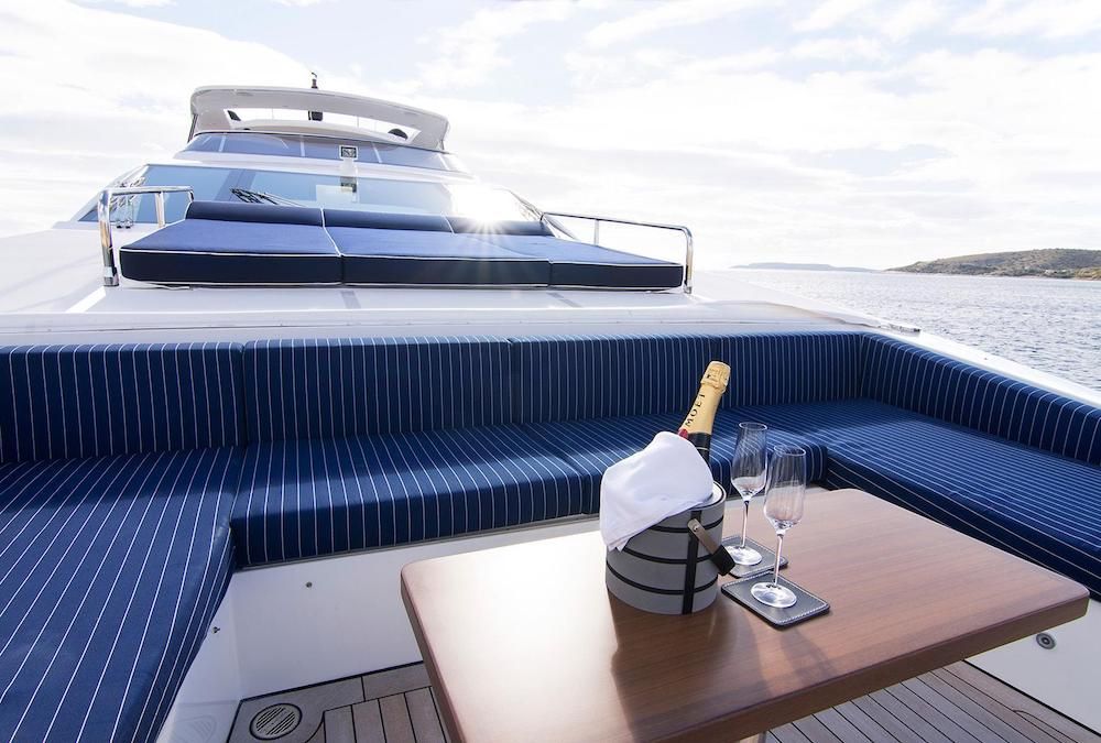 Azimut Grande 30 Metri MEMORIES TOO Bow Seating