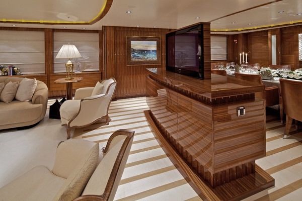 MIA RAMA Golden Yachts 176 Salon TV