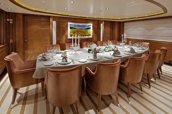 MIA RAMA Golden Yachts 176 Dining