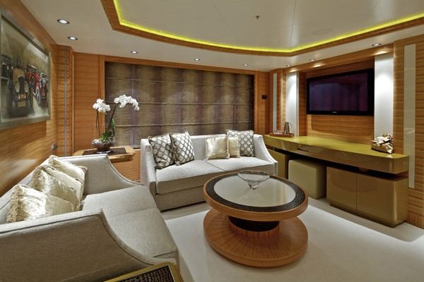 MIA RAMA Golden Yachts 176 Master Salon