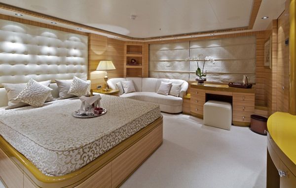 MIA RAMA Golden Yachts 176 VIP Cabin