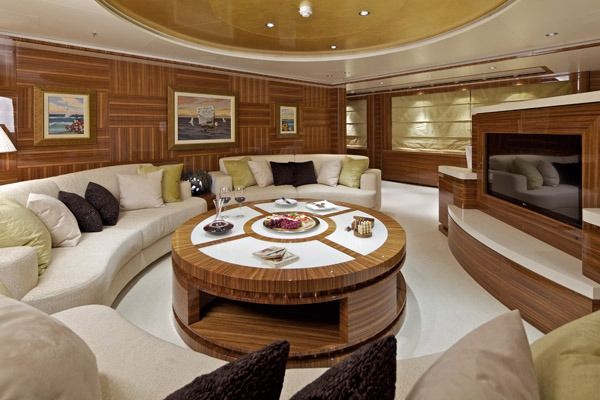 MIA RAMA Golden Yachts 176 Upper Salon