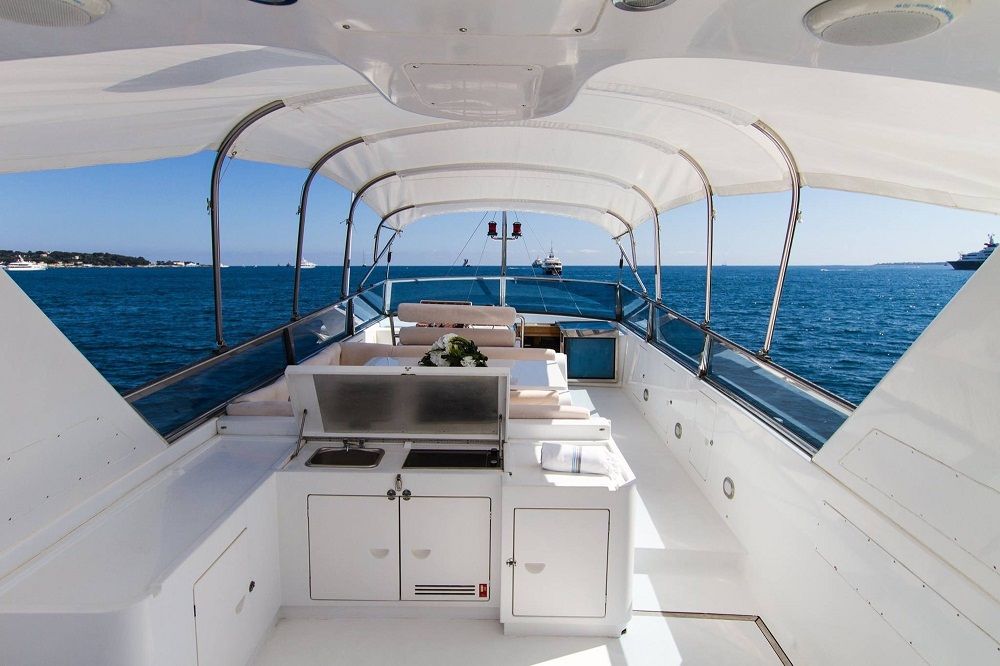 MISS CANDY - Crewed Motor Yacht - Flybridge