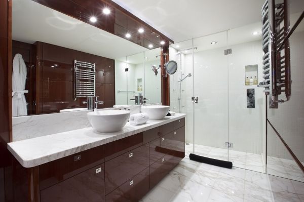 MOLLY MALONE Princess 95 Luxury Motoryacht Bathroom