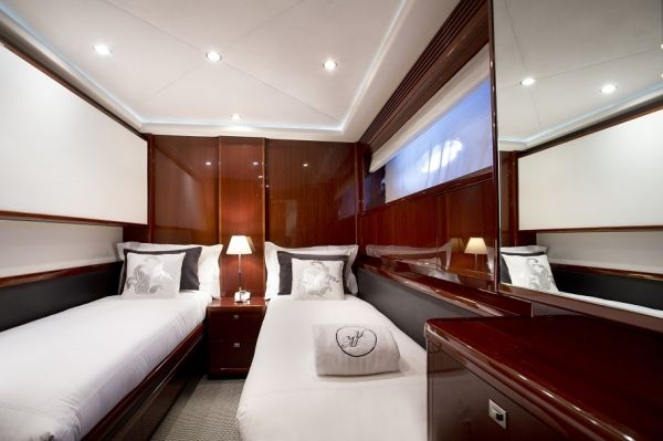 MOLLY MALONE Princess 95 Luxury Motoryacht Twin Cabin