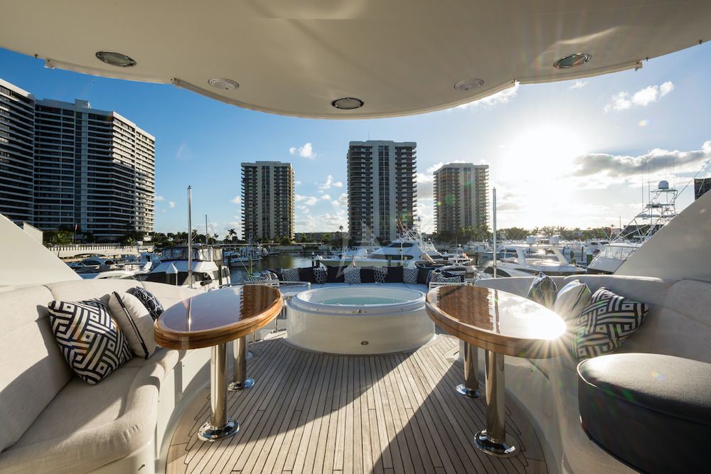 MONEY FOR NOTHING Lazzara 115 Flybridge