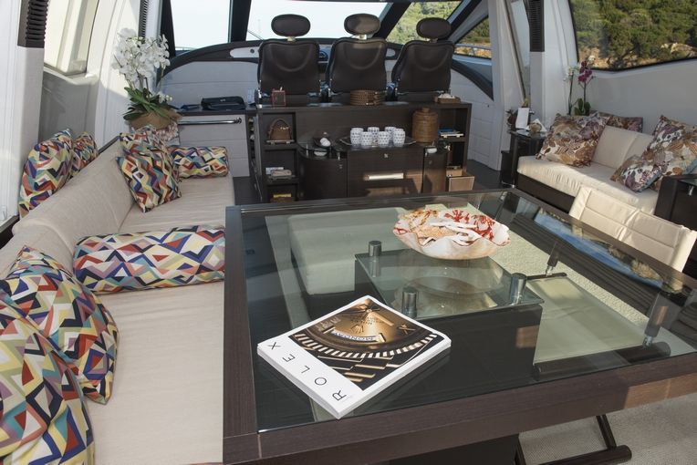 MR LOUIS Azimut 86s Luxury Motoryacht Saloon