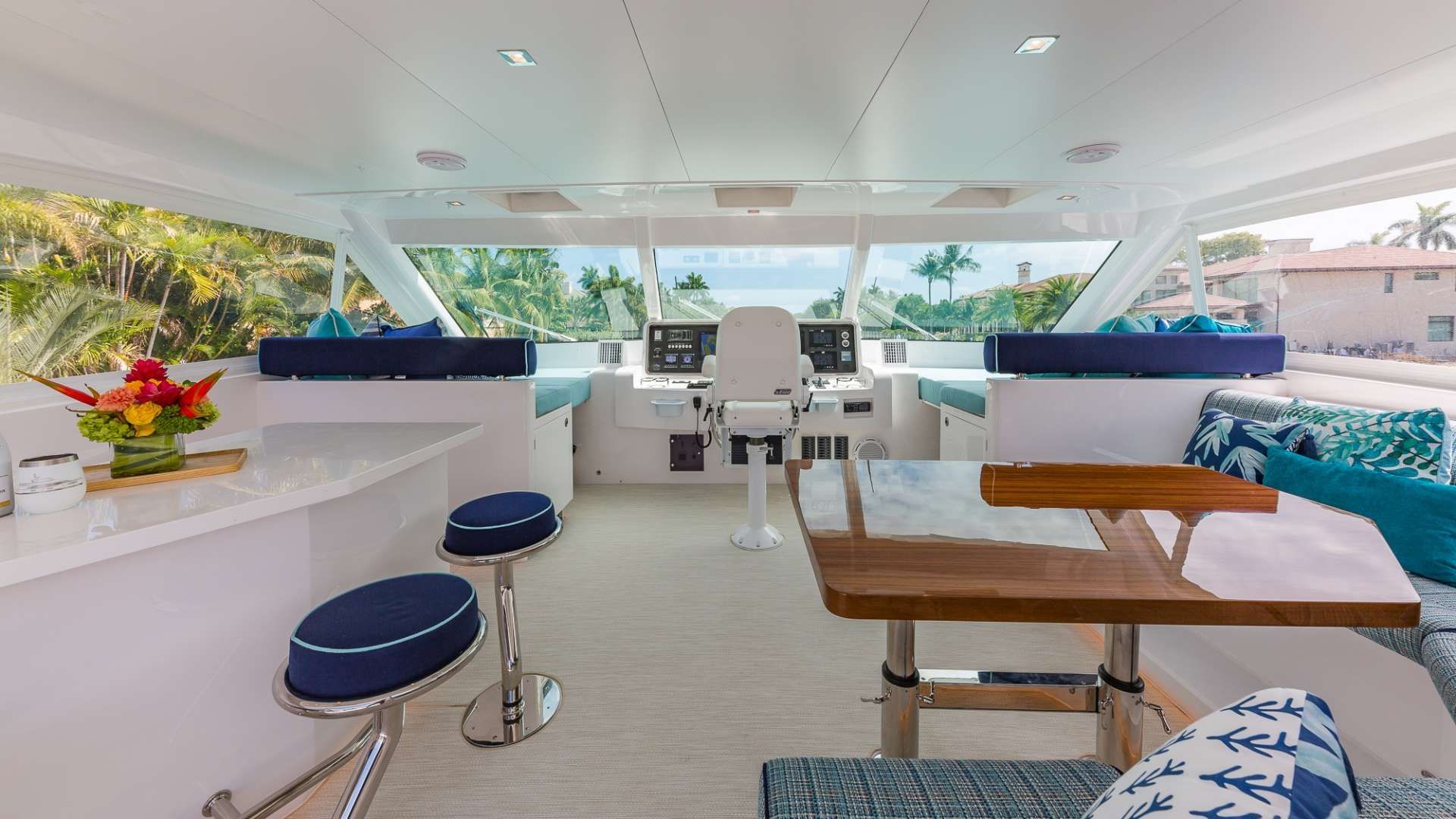 MUCHO GUSTO Horizon 65 Flybridge