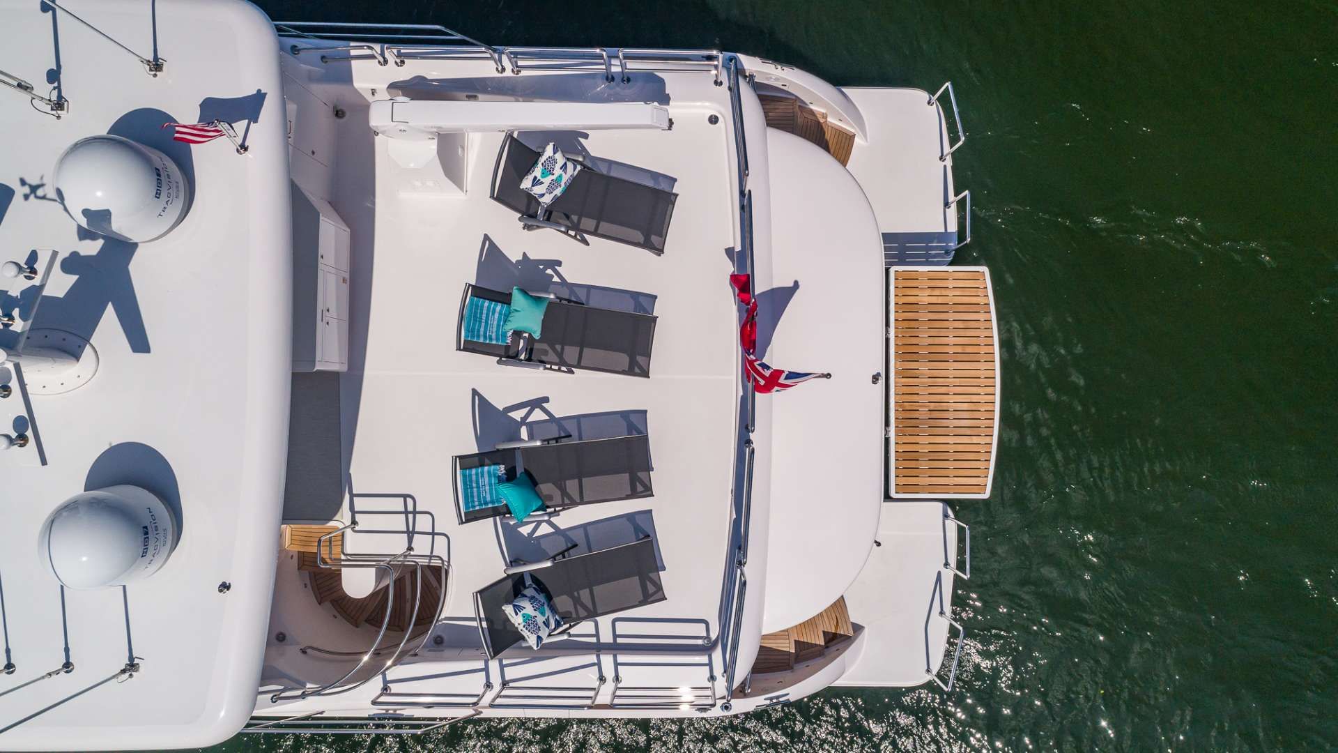 MUCHO GUSTO Horizon 65 Aerial Flybridge