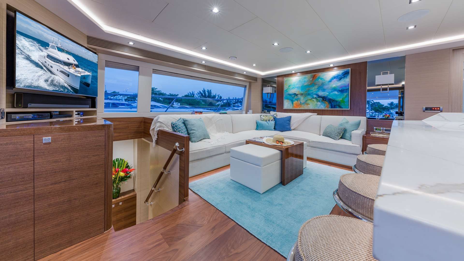 MUCHO GUSTO Horizon 65 Salon
