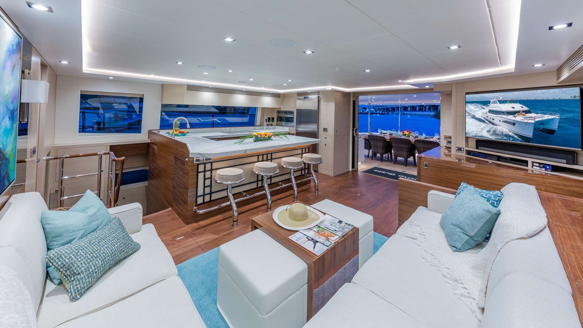 MUCHO GUSTO Horizon 65 Galley