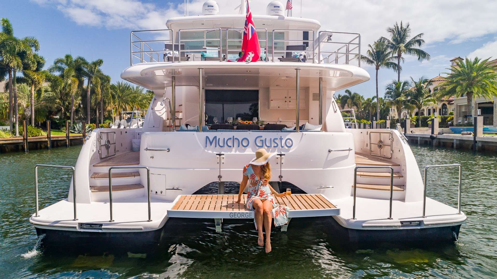 MUCHO GUSTO Horizon 65 Swim Platform