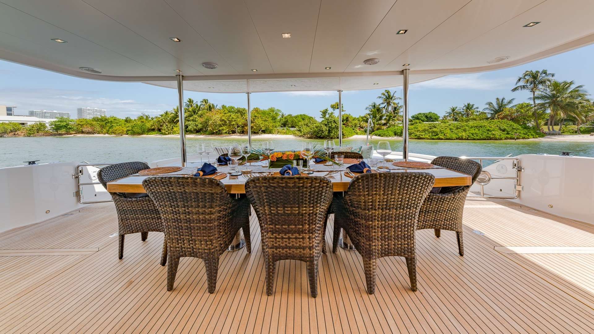 MUCHO GUSTO Horizon 65 Dining