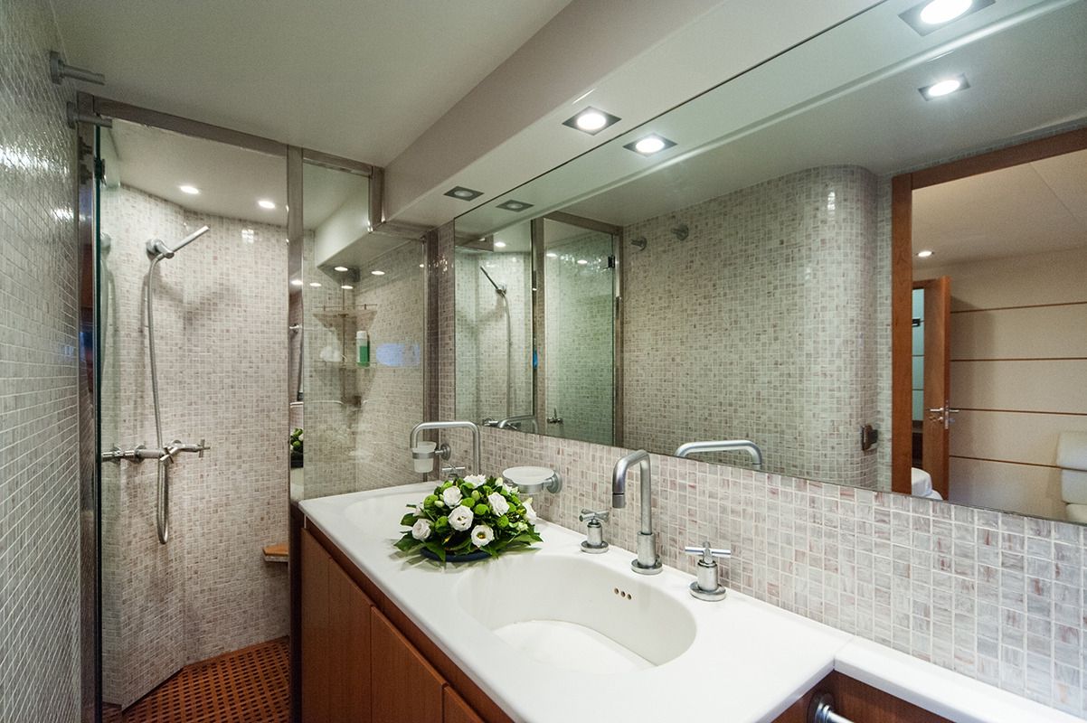 NADAZERO Raffaelli 22m Motoryacht Bathroom